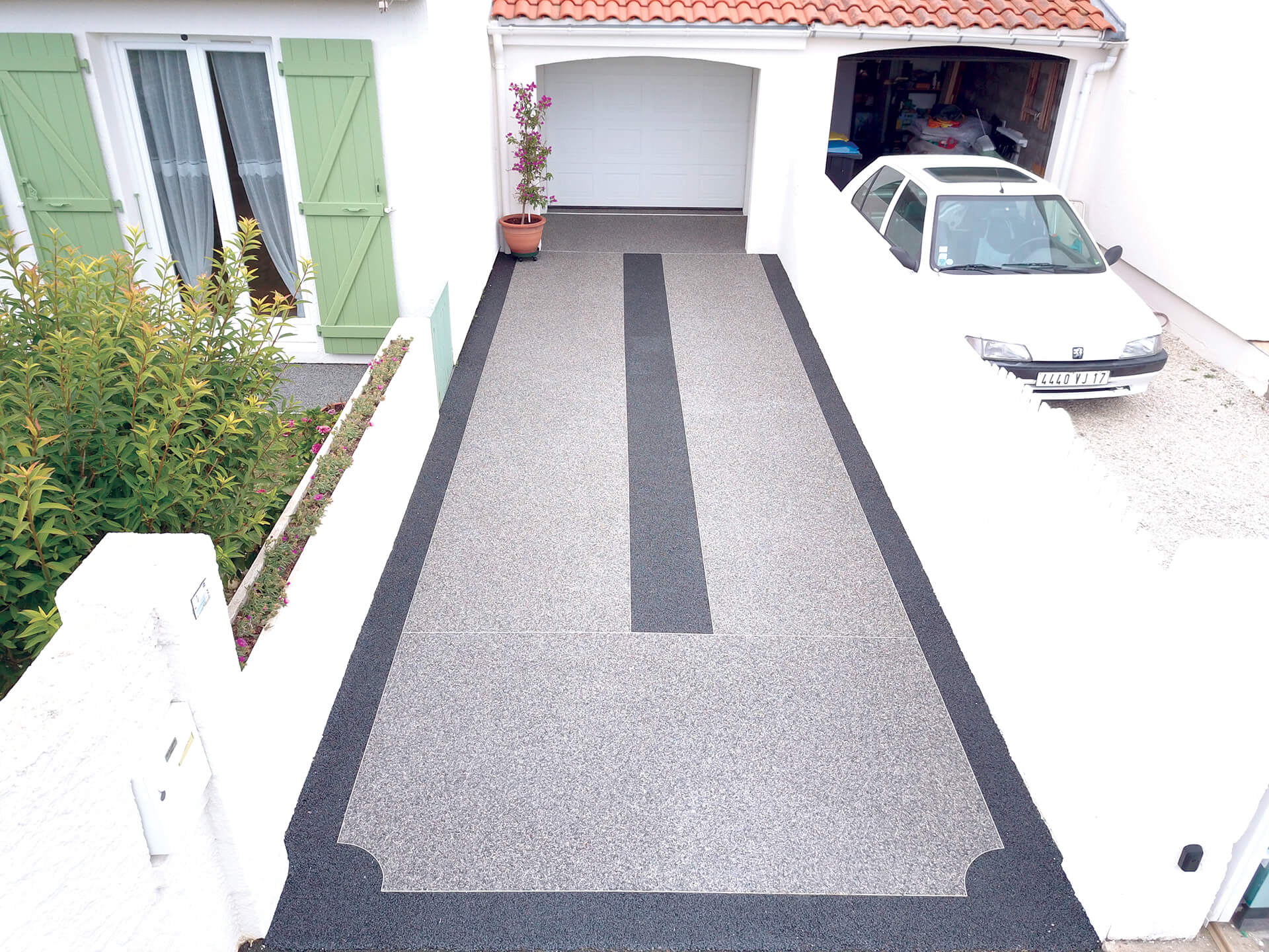 allée de garage en résine — réalisation Inspiration Résine