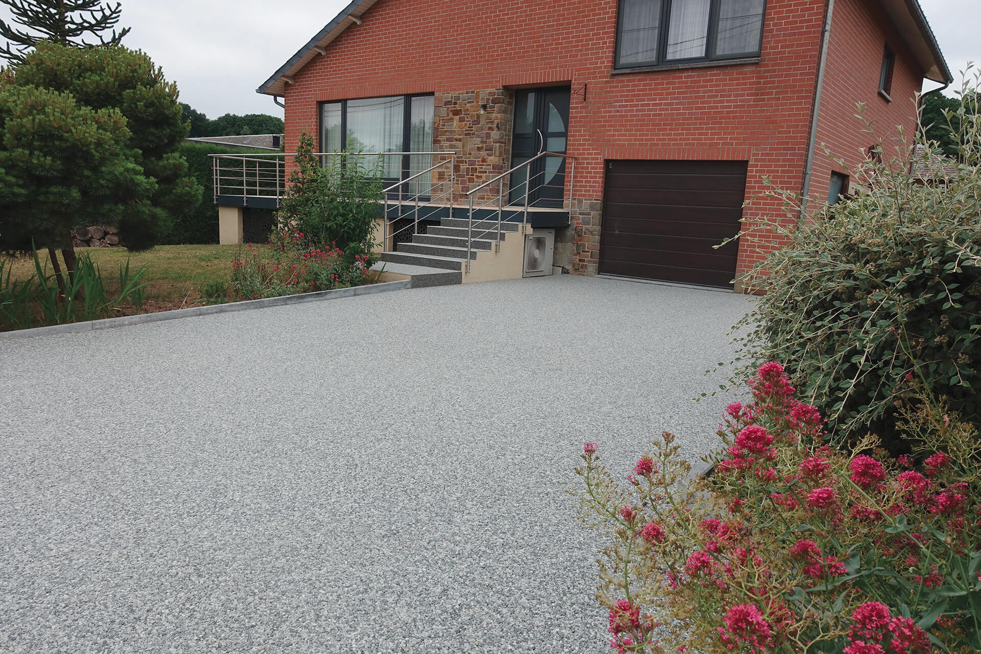 allée de garage en résine — réalisation Inspiration Résine