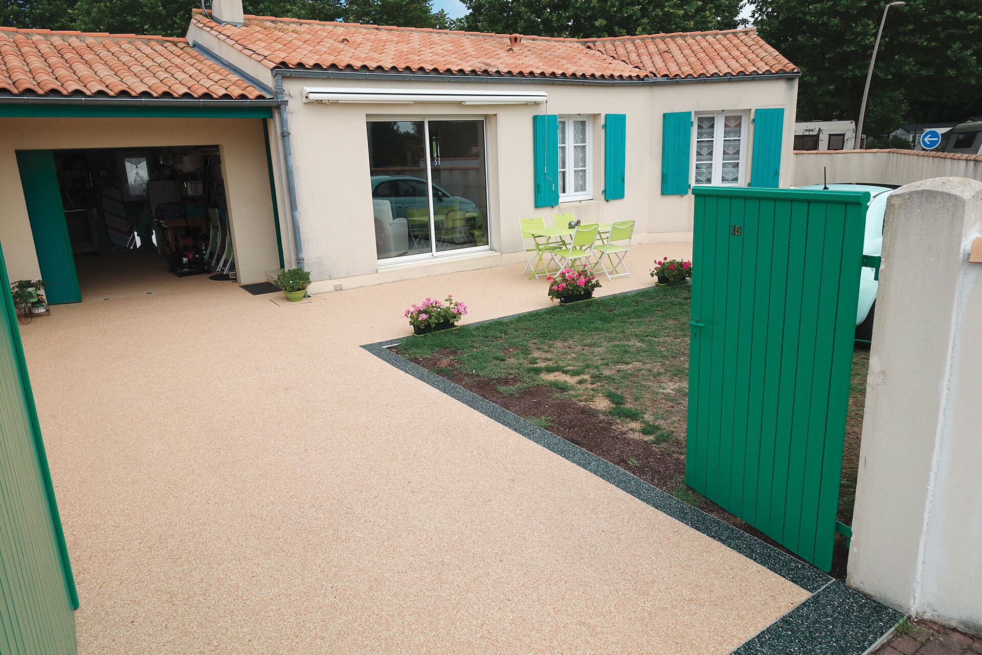 allée de garage en résine — réalisation Inspiration Résine