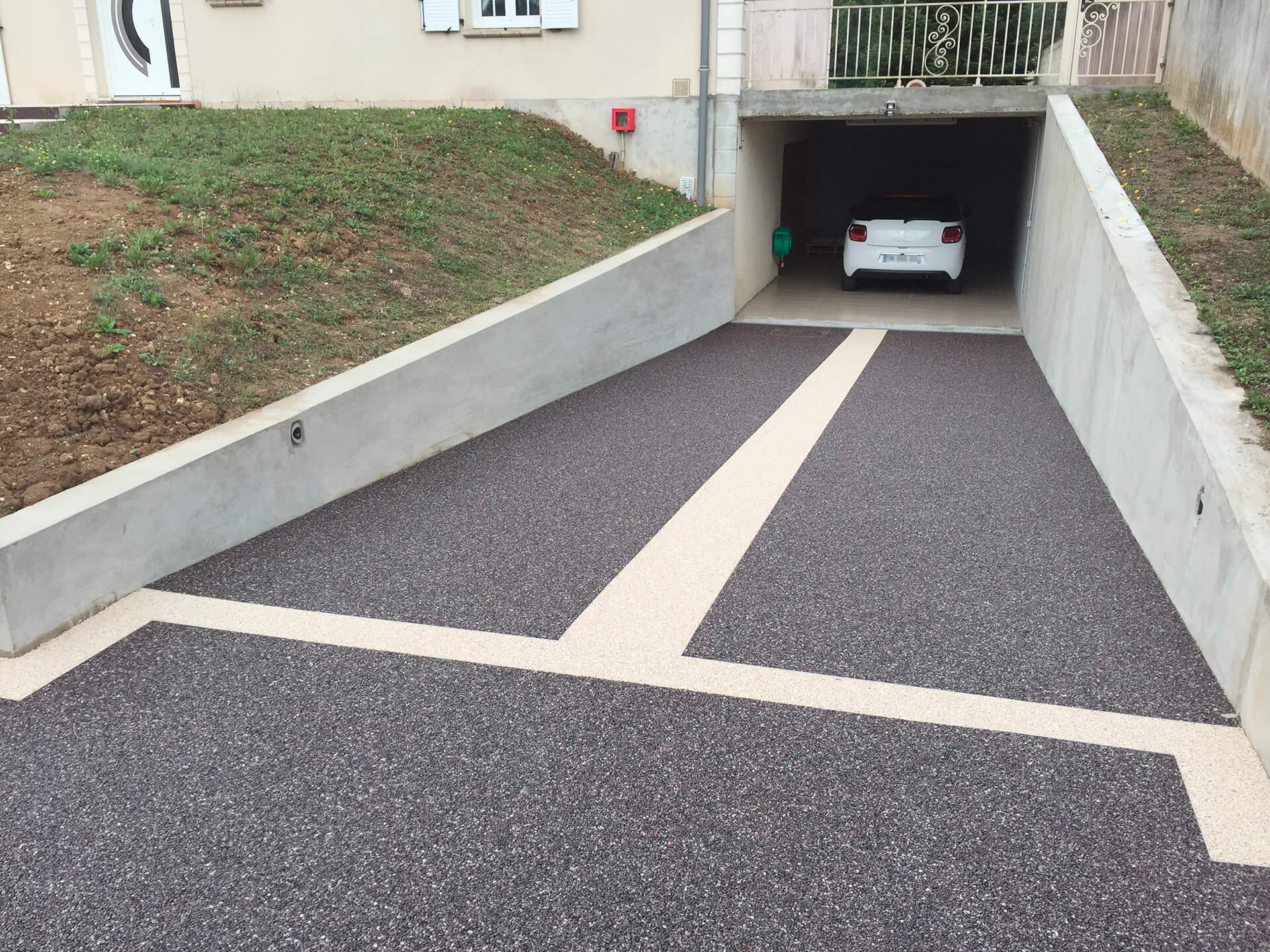 allée de garage en résine — réalisation Inspiration Résine