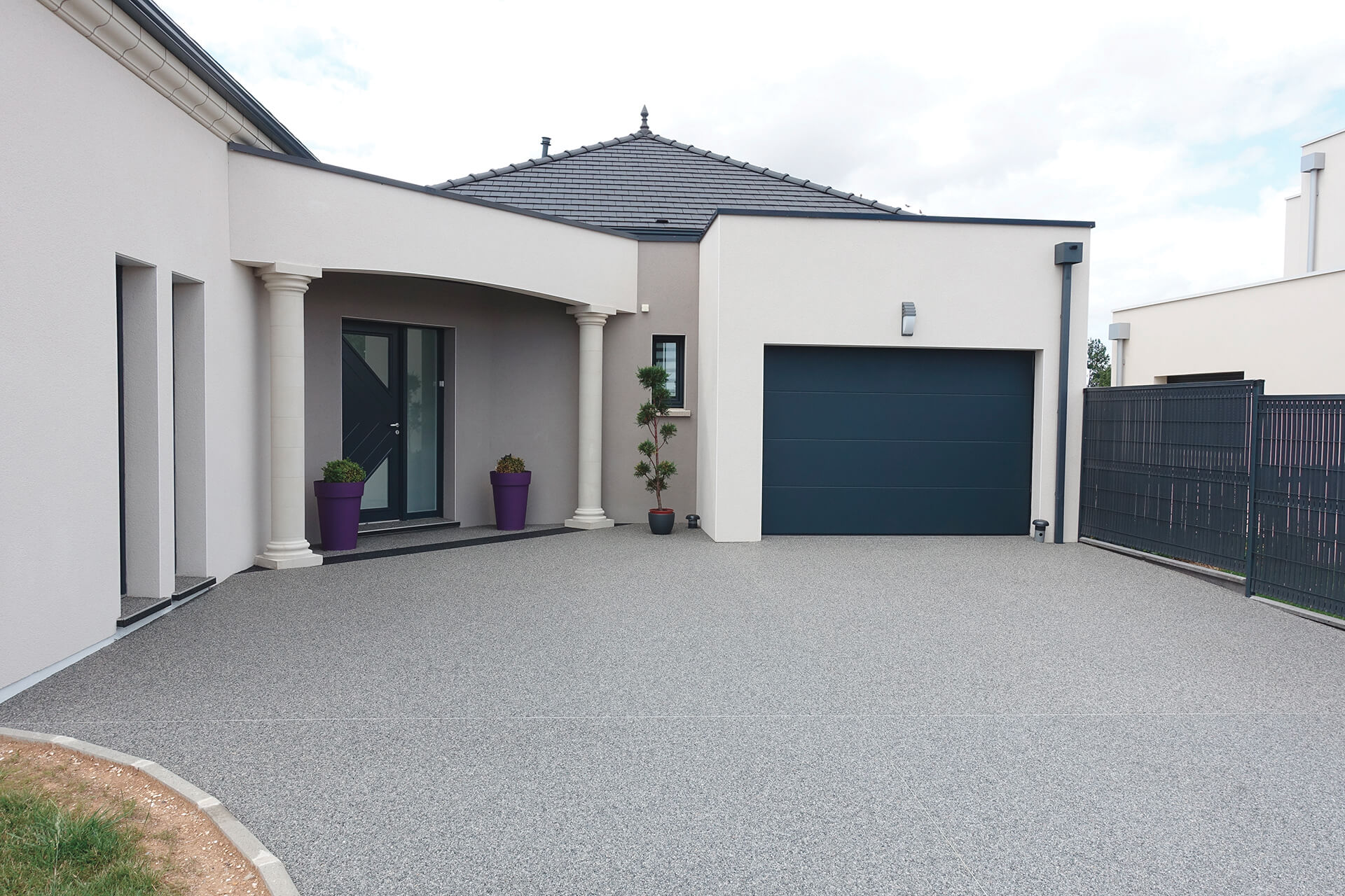 allée de garage en résine — réalisation Inspiration Résine