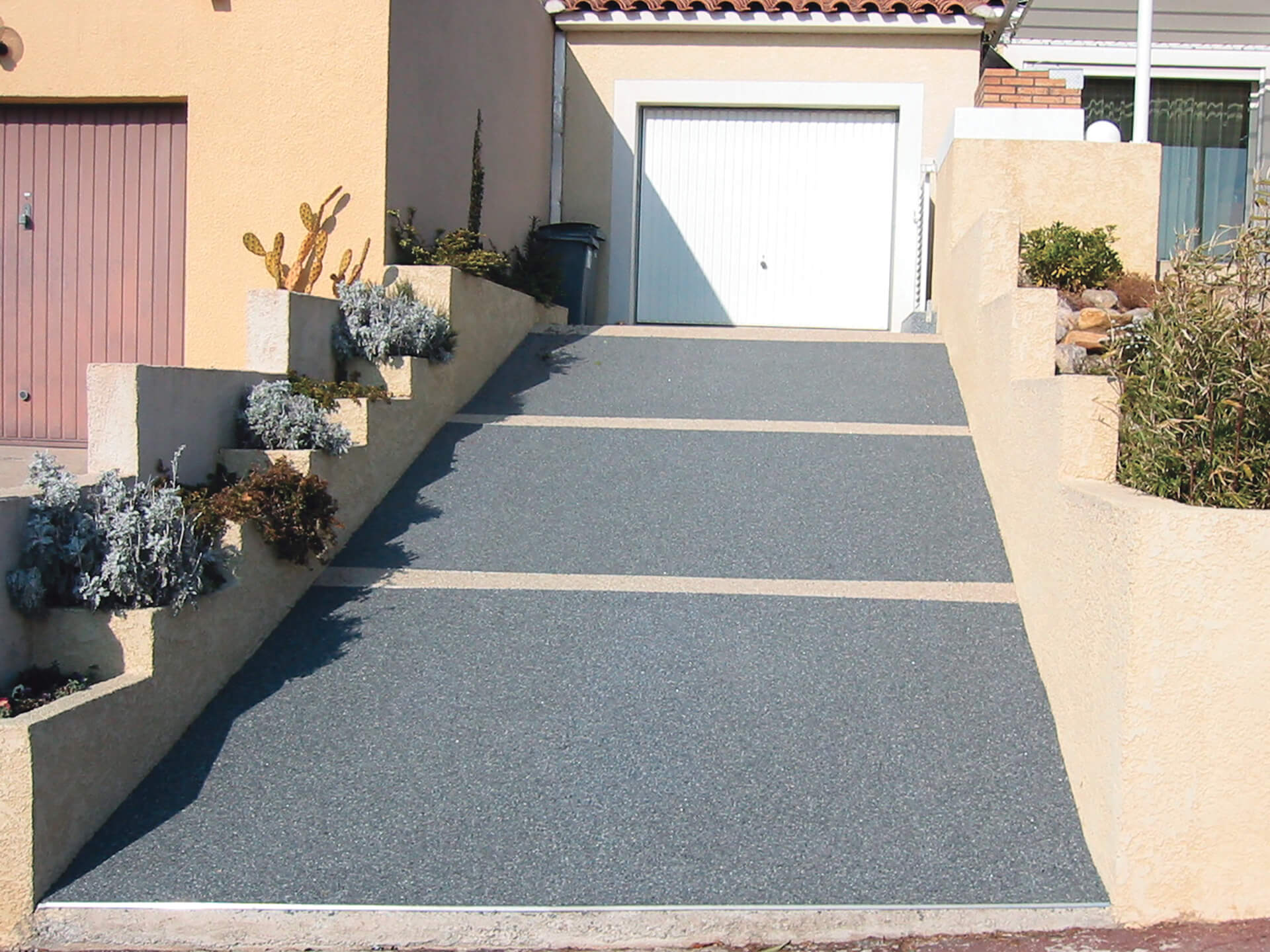 allée de garage en résine — réalisation Inspiration Résine