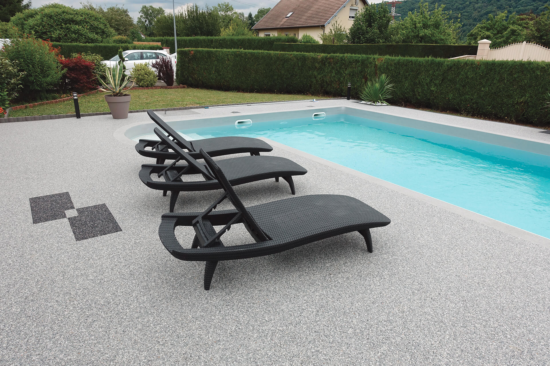 plage de piscine en résine — réalisation Inspiration Résine