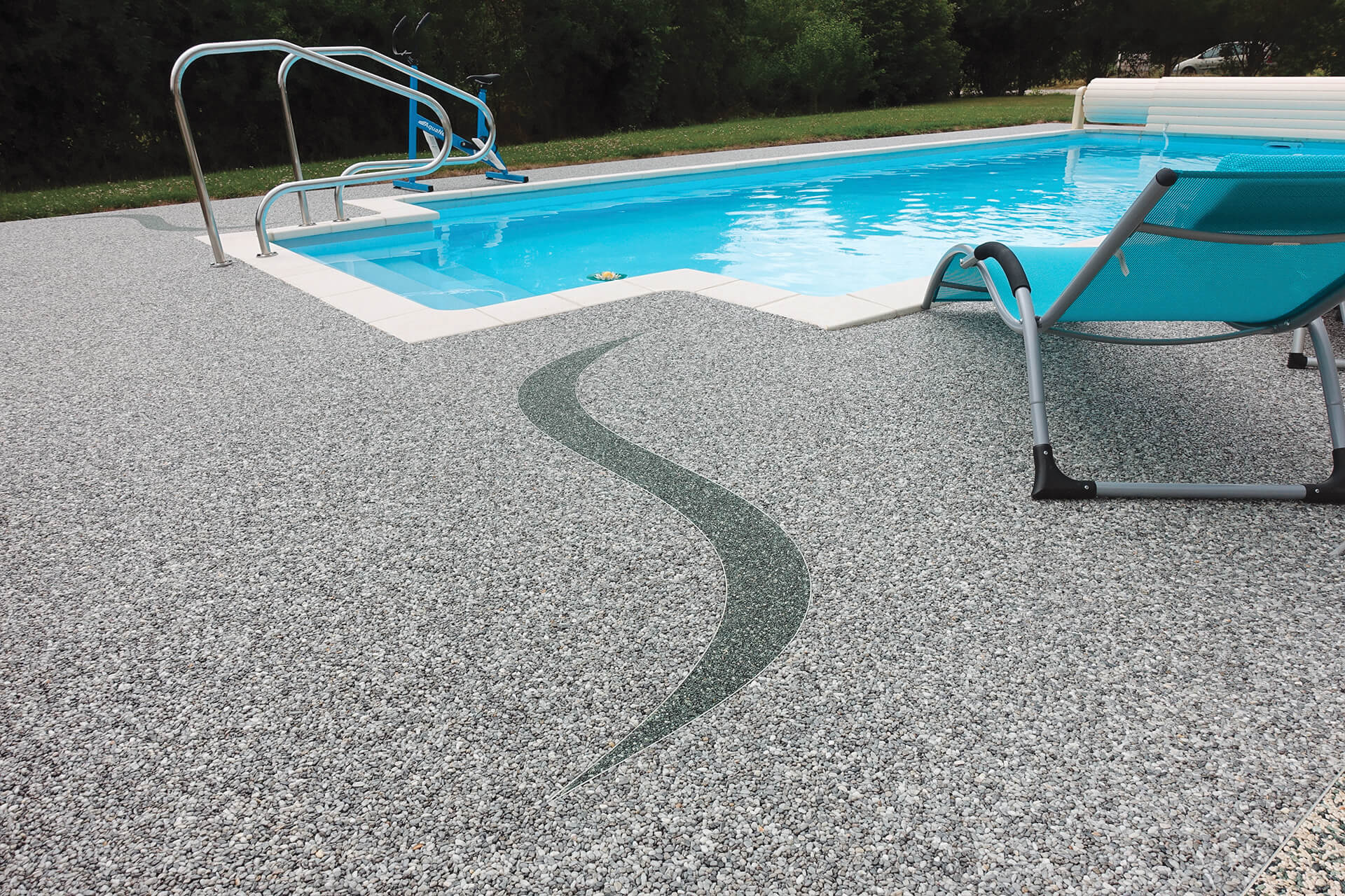 plage de piscine en résine — réalisation Inspiration Résine