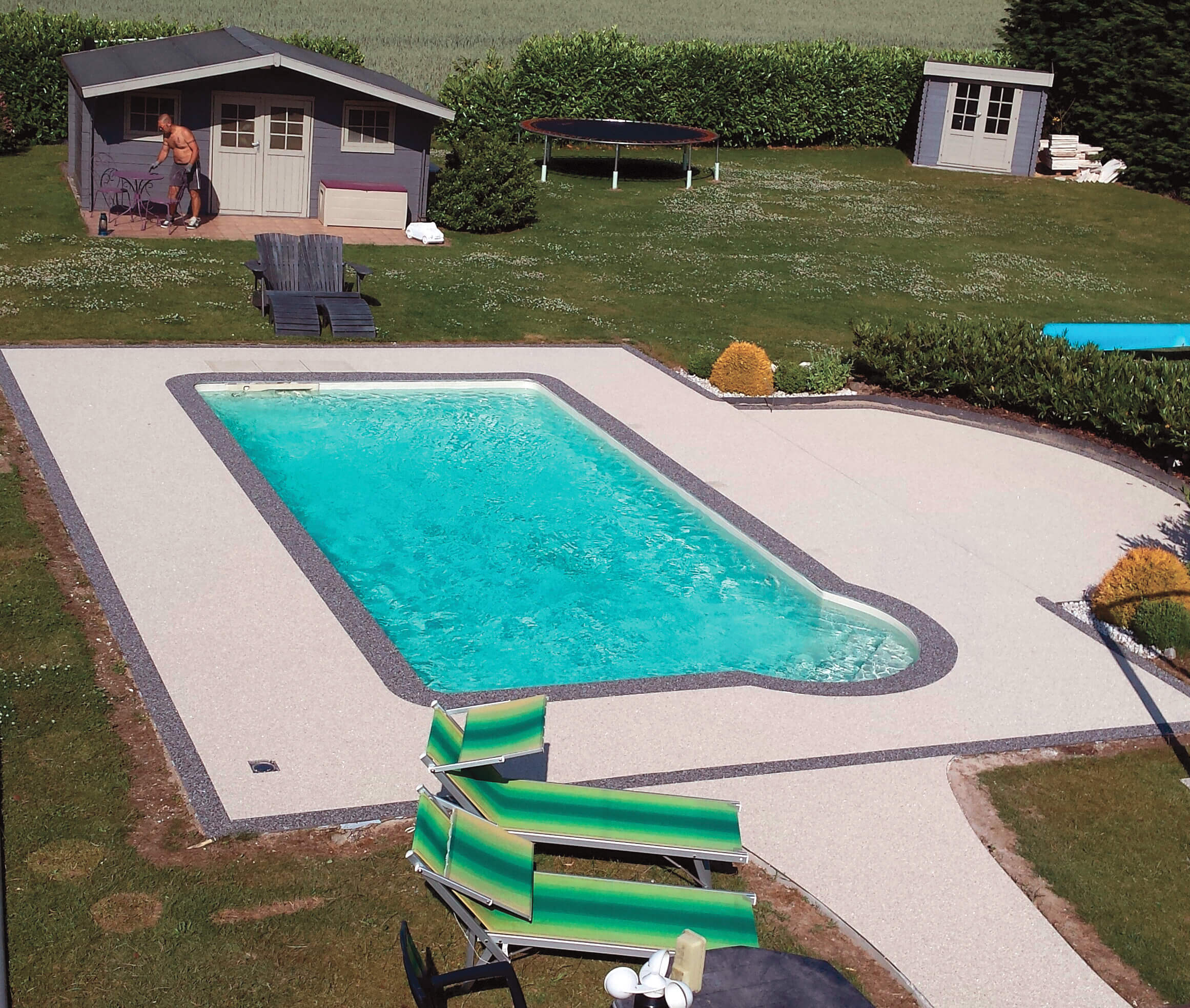 plage de piscine en résine — réalisation Inspiration Résine