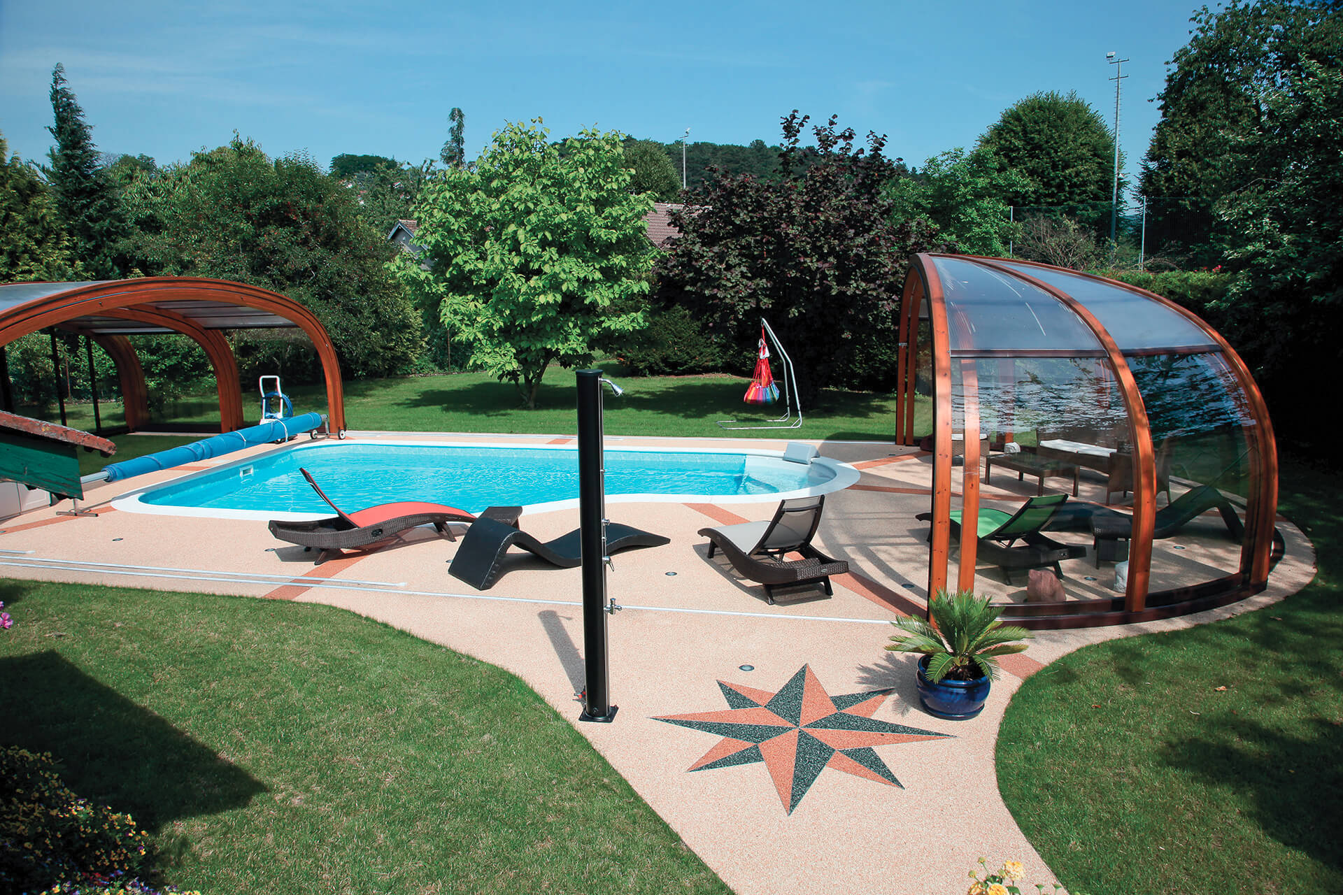 plage de piscine en résine — réalisation Inspiration Résine
