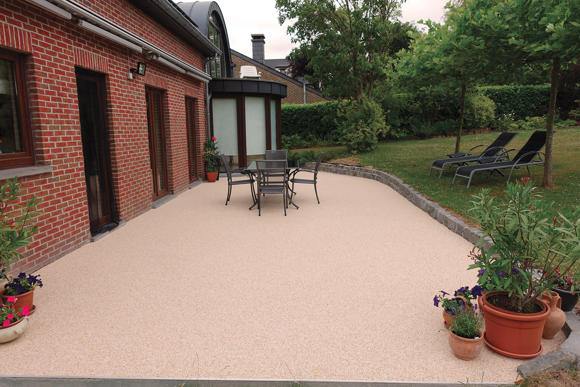 Réalisation terrasse en résine - agrégats de marbre naturels n°20-1