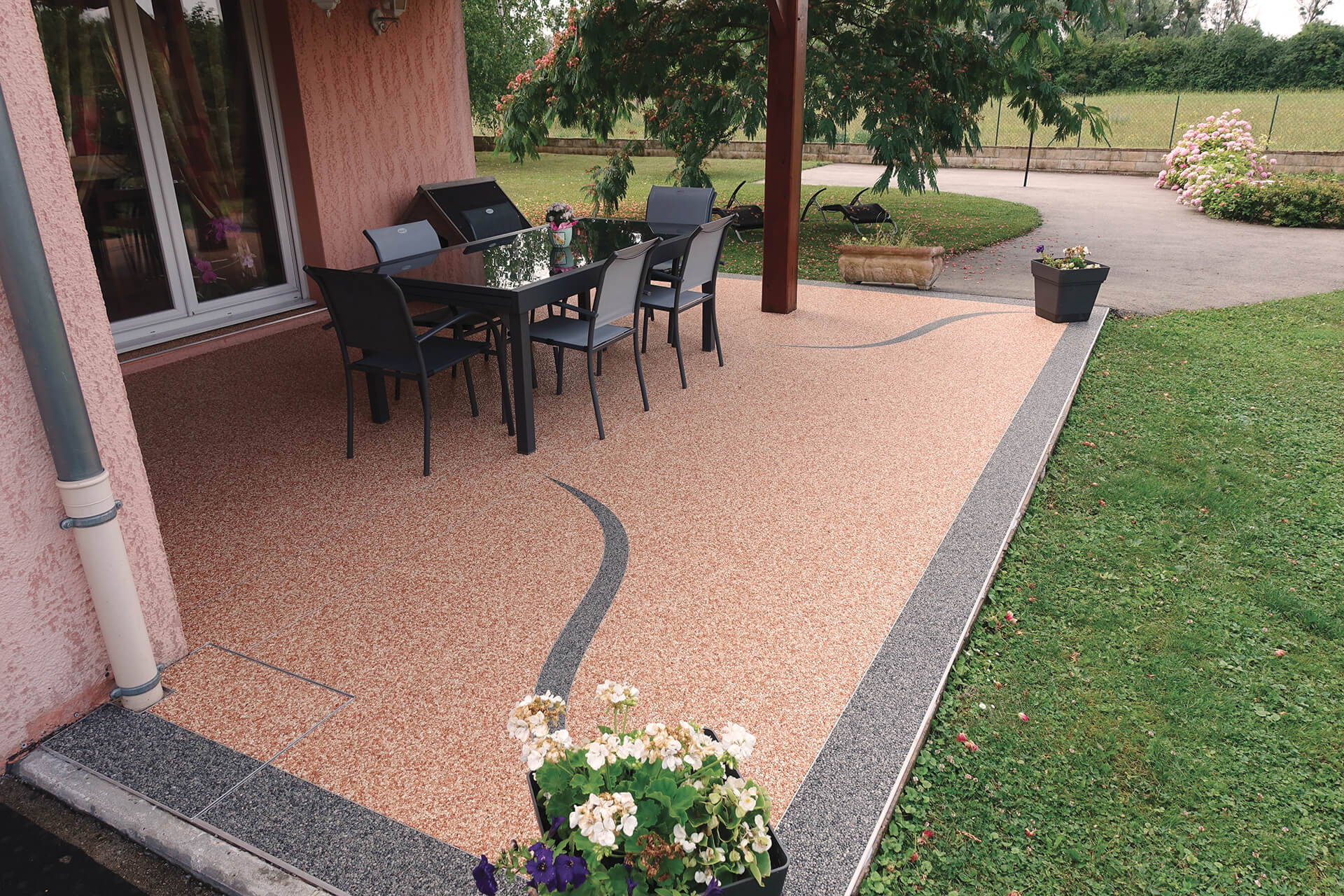 Réalisation terrasse en résine - agrégats de marbre naturels n°22-1