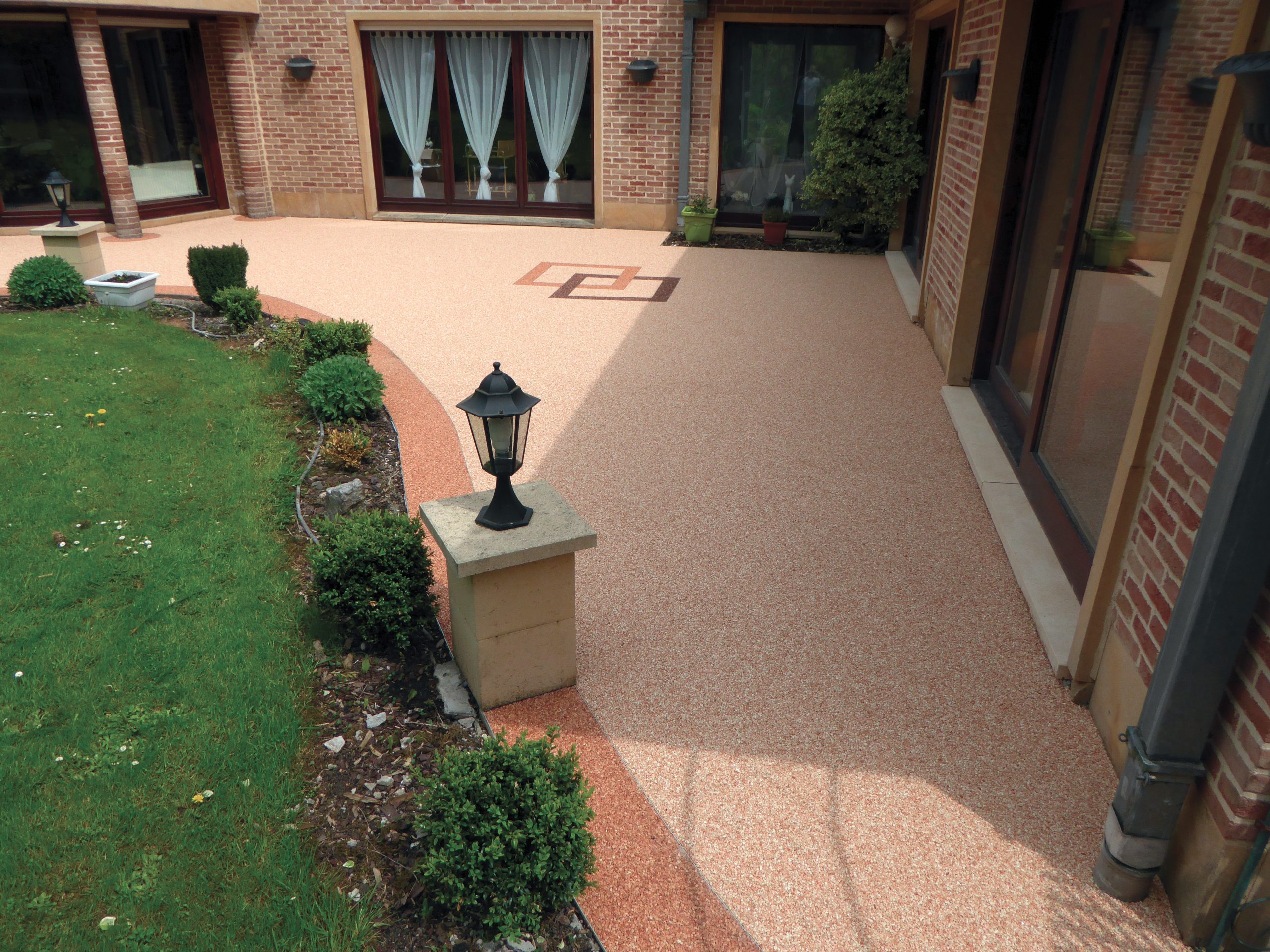 Réalisation terrasse en résine - agrégats de marbre naturels n°41-1