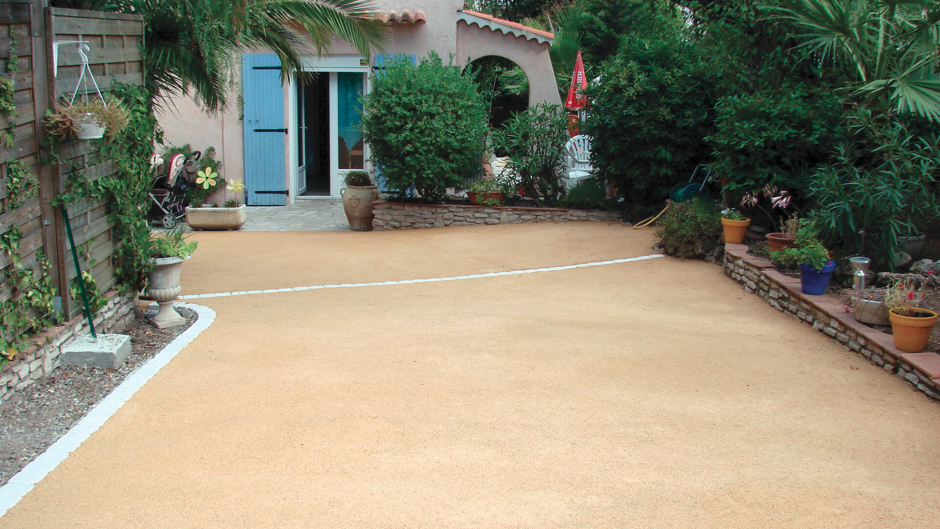 allée de garage béton drainant — réalisation Inspiration Résine