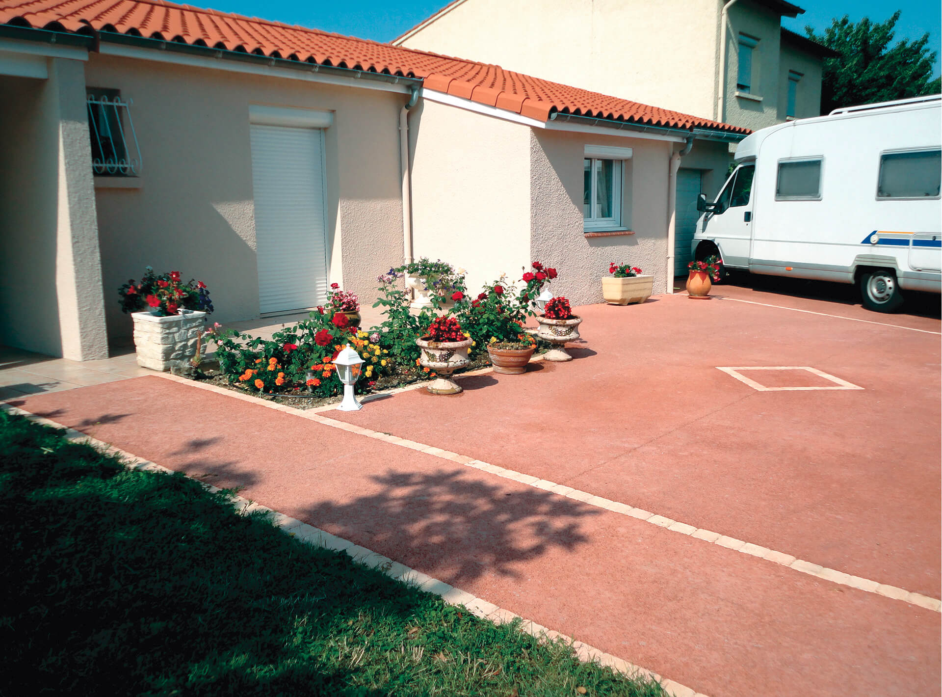 allée de garage béton drainant — réalisation Inspiration Résine
