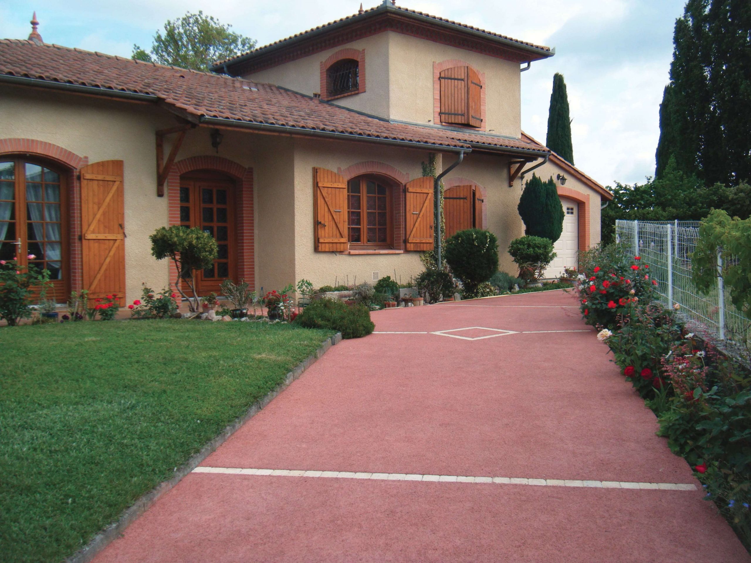 allée de garage béton drainant — réalisation Inspiration Résine