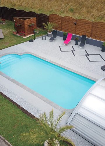 plage de piscine en résine — réalisation Inspiration Résine
